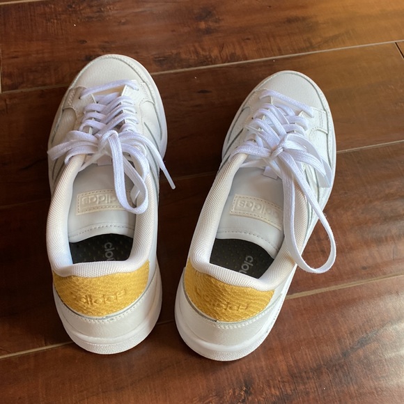 Womens Adidas Cloudfoam comfort casual sneakers - Picture 2 of 3